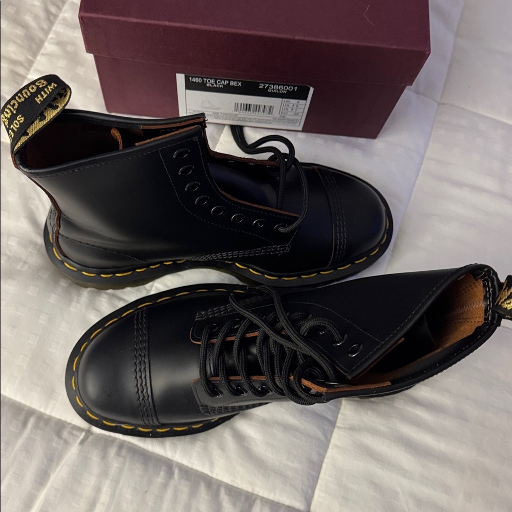 Dr. Martens Toe Cap Leather Lace Up Boots Size 5